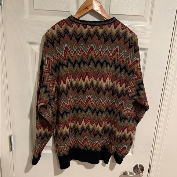 Men's Chevron Pattern Crewneck Sweater - Picture 5 of 7